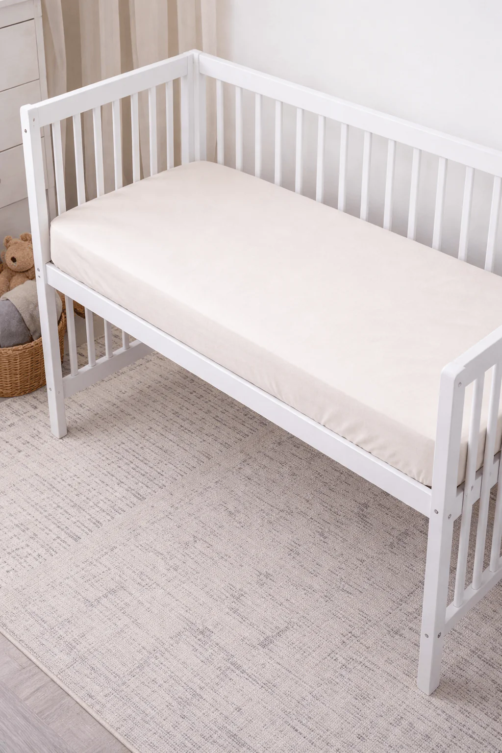 Honey & Stitch | Organic Bamboo Fitted Sheet | Cot - Image 4