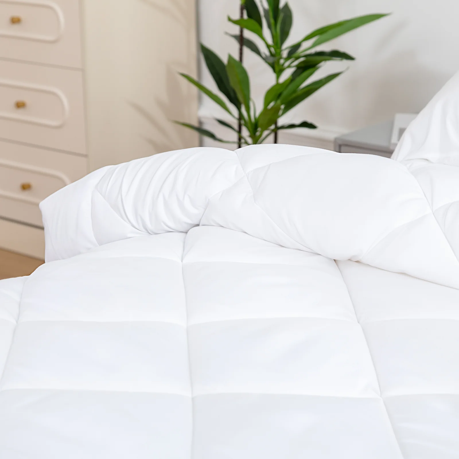Hacienda | Microfibre & Bamboo Blend Quilt | 350GSM | All Season | King - Image 4